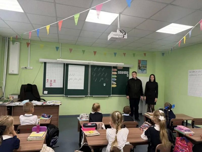 В Бикинском районе сотрудники Госавтоинспекции провели профилактические беседы для школьников