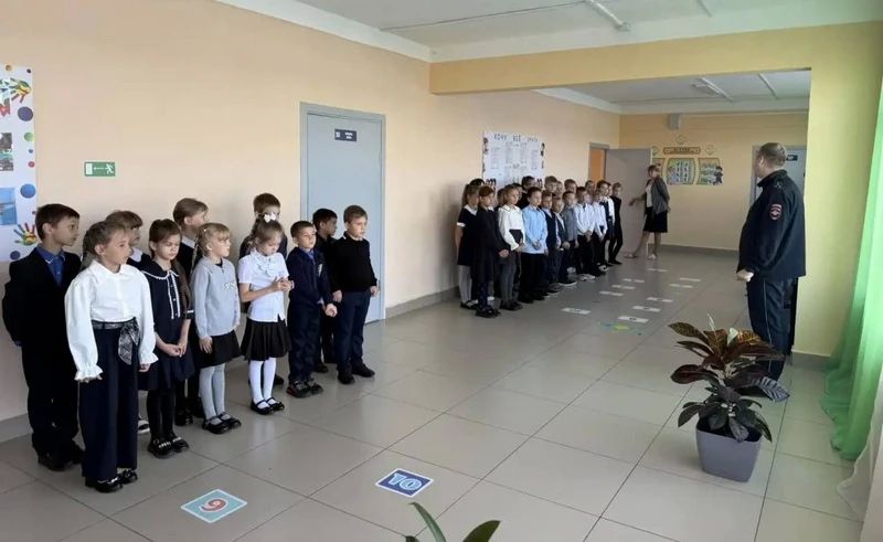 В Бикинском районе сотрудники Госавтоинспекции провели профилактические беседы для школьников В Бикинском районе сотрудники Госавтоинспекции провели профилактические беседы для школьников