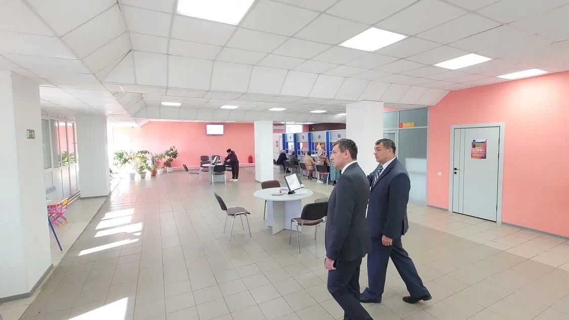 В ходе рабочей поездки в Николаевский муниципальный район министр цифрового развития и связи края Евгений Дёмин совместно с представителями местной администрации посетил ключевые объекты инфраструктуры В ходе рабочей поездки в Николаевский муниципальный район министр цифрового развития и связи края Евгений Дёмин совместно с представителями местной администрации посетил ключевые объекты инфраструктуры