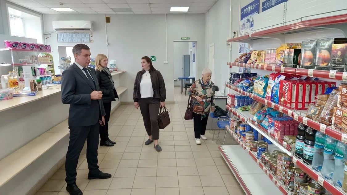 В ходе рабочей поездки в Николаевский муниципальный район министр цифрового развития и связи края Евгений Дёмин совместно с представителями местной администрации посетил ключевые объекты инфраструктуры В ходе рабочей поездки в Николаевский муниципальный район министр цифрового развития и связи края Евгений Дёмин совместно с представителями местной администрации посетил ключевые объекты инфраструктуры