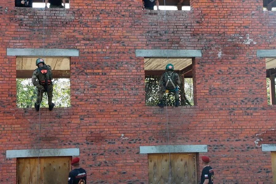 13 претендентов – 2 победителя: хабаровские спецназовцы сдали экзамен на краповый берет 13 претендентов – 2 победителя: хабаровские спецназовцы сдали экзамен на краповый берет