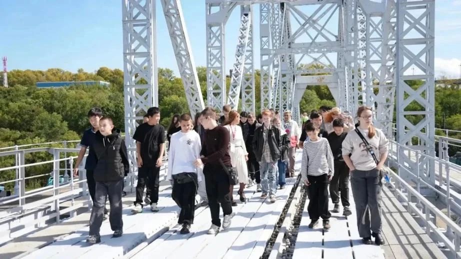 Более 400 школьников Хабаровского края отправились в бесплатные познавательные туры Более 400 школьников Хабаровского края отправились в бесплатные познавательные туры