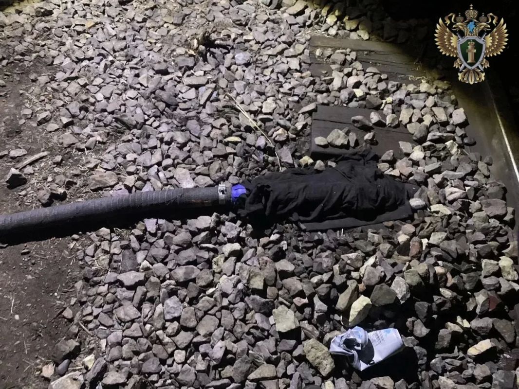 В Хабаровском крае перед судом предстанут железнодорожники, похитившие из локомотивов почти 50 тонн топлива В Хабаровском крае перед судом предстанут железнодорожники, похитившие из локомотивов почти 50 тонн топлива
