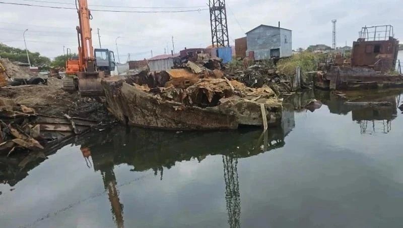 На Сахалине продолжается уборка затонувших судов