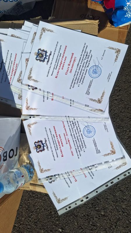 250 человек привели сегодня в порядок дамбу в Хабаровске 250 человек привели сегодня в порядок дамбу в Хабаровске