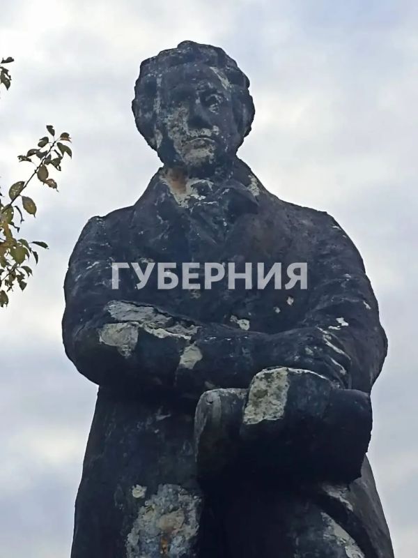 Памятник Пушкину в Комсомольске находится в плачевном состоянии