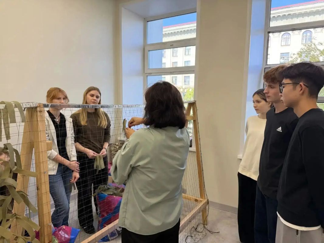 От студенческой ручки – к солдатскому сердцу: будущие врачи Хабаровска поддержали защитников От студенческой ручки – к солдатскому сердцу: будущие врачи Хабаровска поддержали защитников