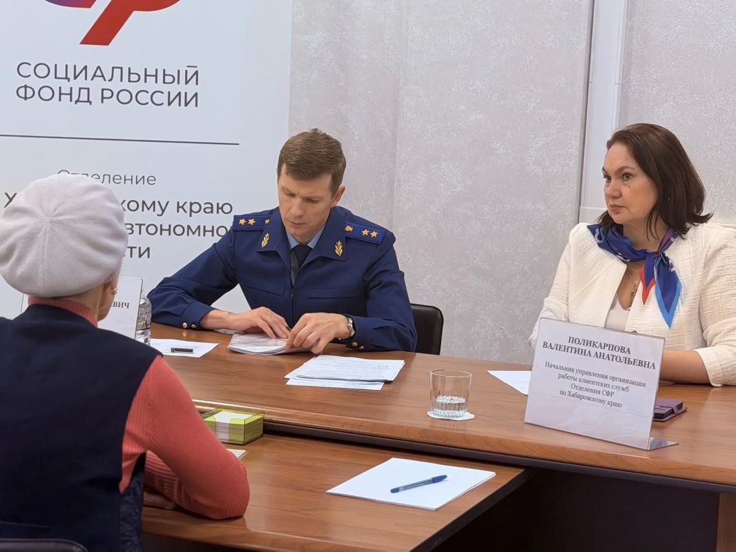 Прокурор края провел личный прием граждан в Хабаровске Прокурор края провел личный прием граждан в Хабаровске