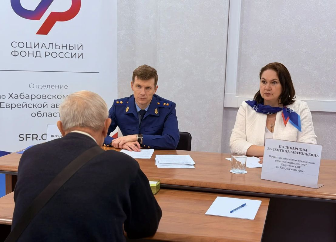 Прокурор края провел личный прием граждан в Хабаровске Прокурор края провел личный прием граждан в Хабаровске