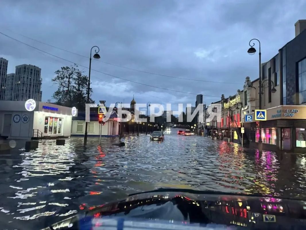 Владивосток тонет в воде из-за прошедшего ливня Владивосток тонет в воде из-за прошедшего ливня
