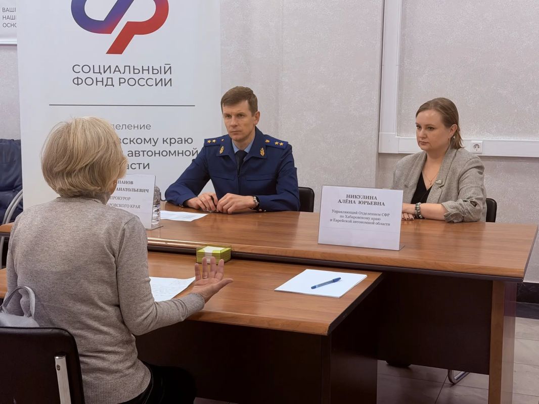 Прокурор края провел личный прием граждан в Хабаровске Прокурор края провел личный прием граждан в Хабаровске