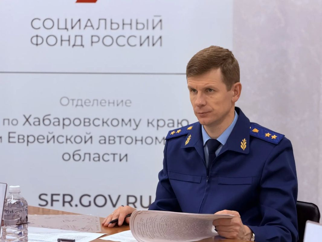 Прокурор края провел личный прием граждан в Хабаровске Прокурор края провел личный прием граждан в Хабаровске