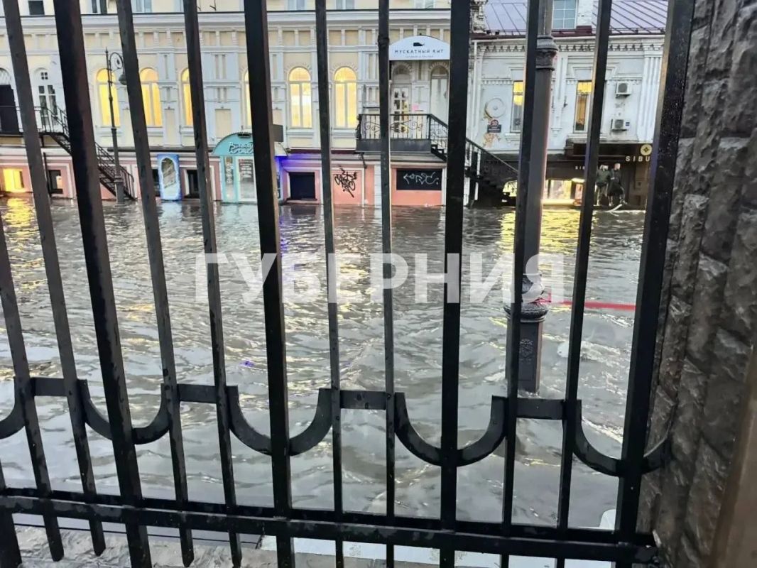 Владивосток тонет в воде из-за прошедшего ливня Владивосток тонет в воде из-за прошедшего ливня