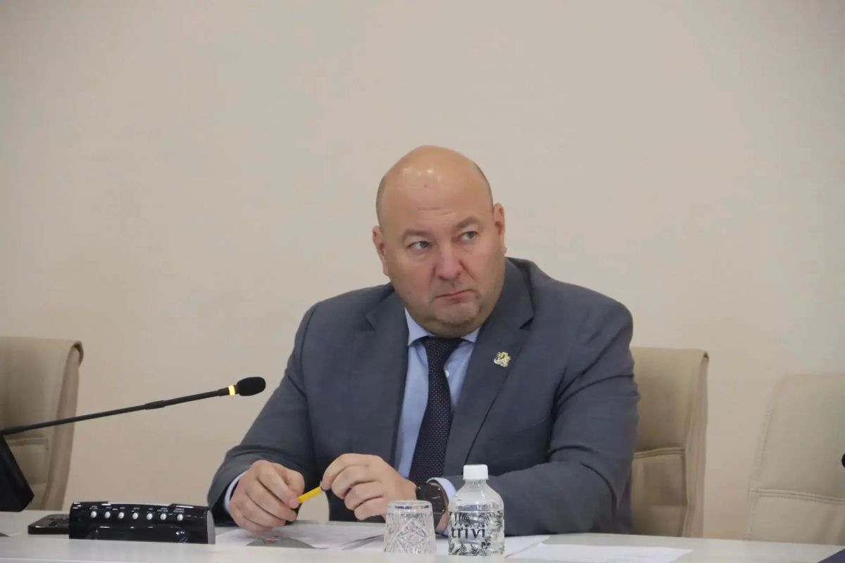 Врип мэра Хабаровска Денис Митрофанов провел аппаратное совещание Врип мэра Хабаровска Денис Митрофанов провел аппаратное совещание