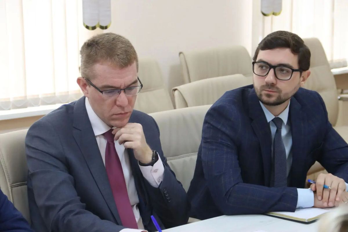 Врип мэра Хабаровска Денис Митрофанов провел аппаратное совещание Врип мэра Хабаровска Денис Митрофанов провел аппаратное совещание