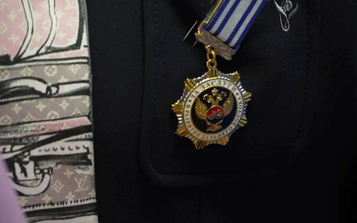 Заслуженное признание: Дмитрий Демешин вручил награды трём женщинам-медикам Хабаровского края Заслуженное признание: Дмитрий Демешин вручил награды трём женщинам-медикам Хабаровского края