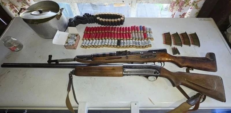 В Хабаровском крае полицейские задержали сельчанина, который незаконно хранил оружие и боеприпасы в пристройке своего дома