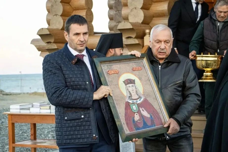 Деревянную часовню Храма во имя Святой Великомученицы Варвары открыли в поселке Киран по инициативе жителей Деревянную часовню Храма во имя Святой Великомученицы Варвары открыли в поселке Киран по инициативе жителей