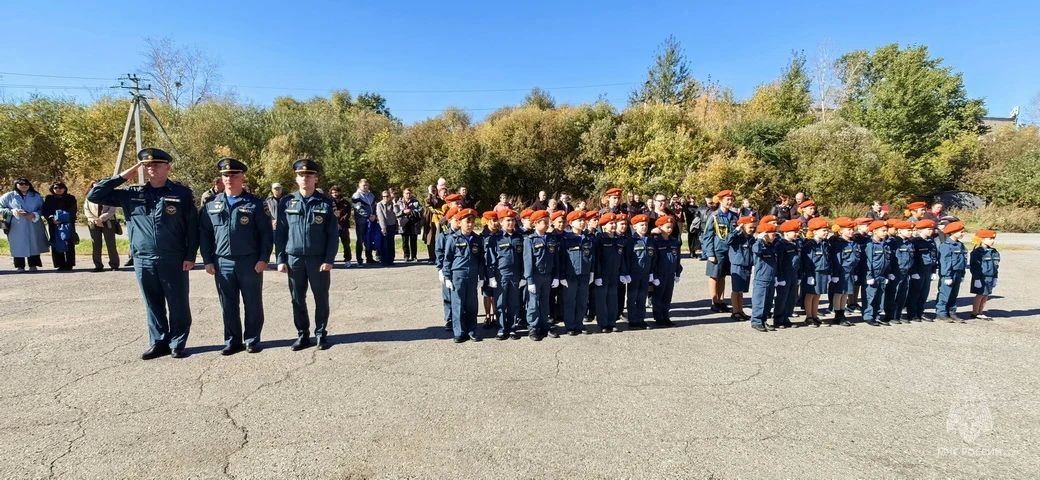 Больше 30 юных школьников поучили свои первые удостоверения кадета МЧС в Хабаровске Больше 30 юных школьников поучили свои первые удостоверения кадета МЧС в Хабаровске
