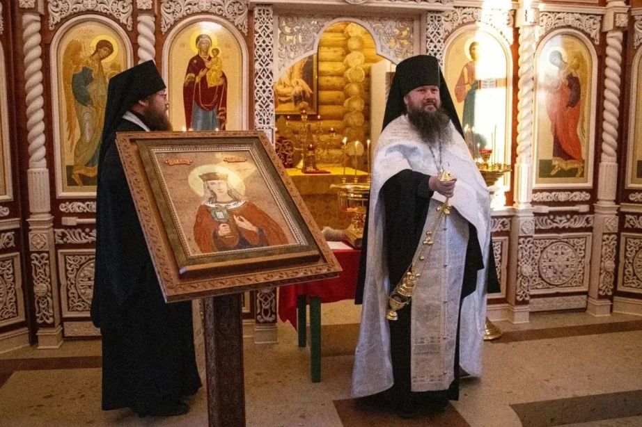 Деревянную часовню Храма во имя Святой Великомученицы Варвары открыли в поселке Киран по инициативе жителей Деревянную часовню Храма во имя Святой Великомученицы Варвары открыли в поселке Киран по инициативе жителей