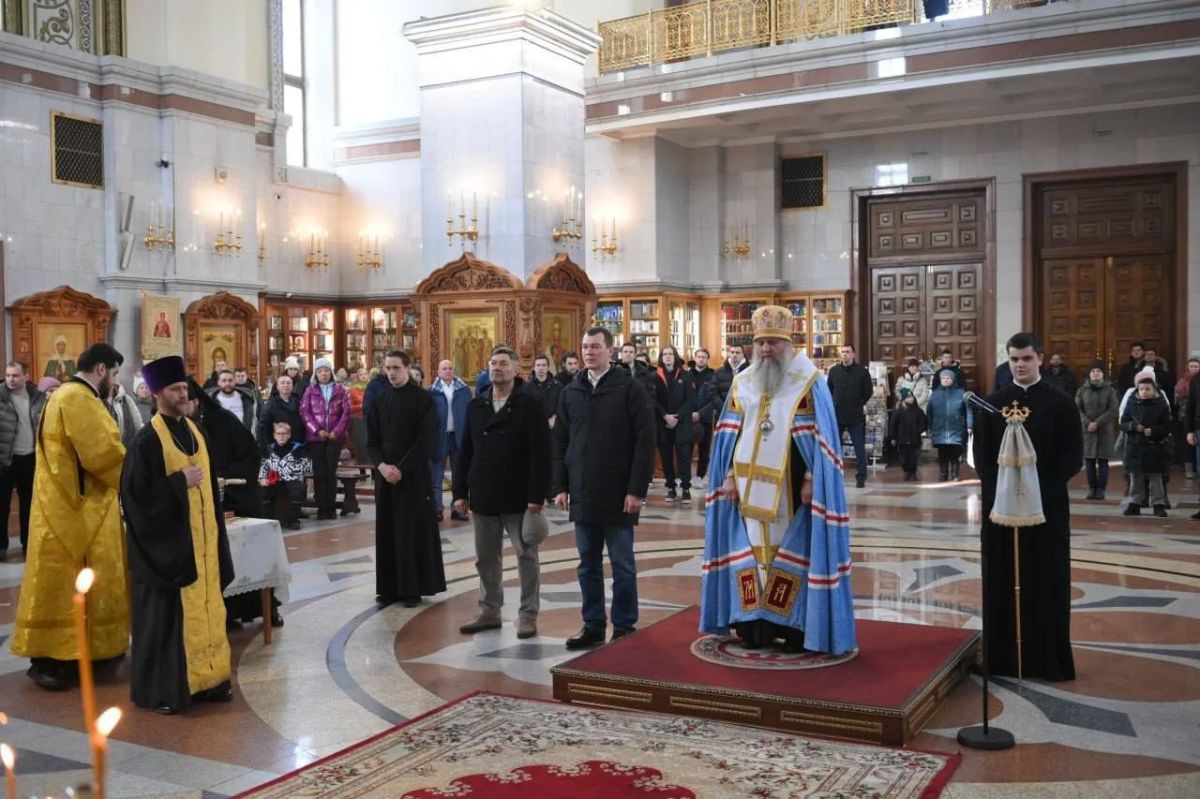 Сегодня наш министр хоть и онлайн, но оказался в Екатеринбурге на хоккейном матче между местным «Автомобилистом» и хабаровским «Амуром», который посвящен памяти Андрея Алексеевича Мартемьянова Сегодня наш министр хоть и онлайн, но оказался в Екатеринбурге на хоккейном матче между местным «Автомобилистом» и хабаровским «Амуром», который посвящен памяти Андрея Алексеевича Мартемьянова