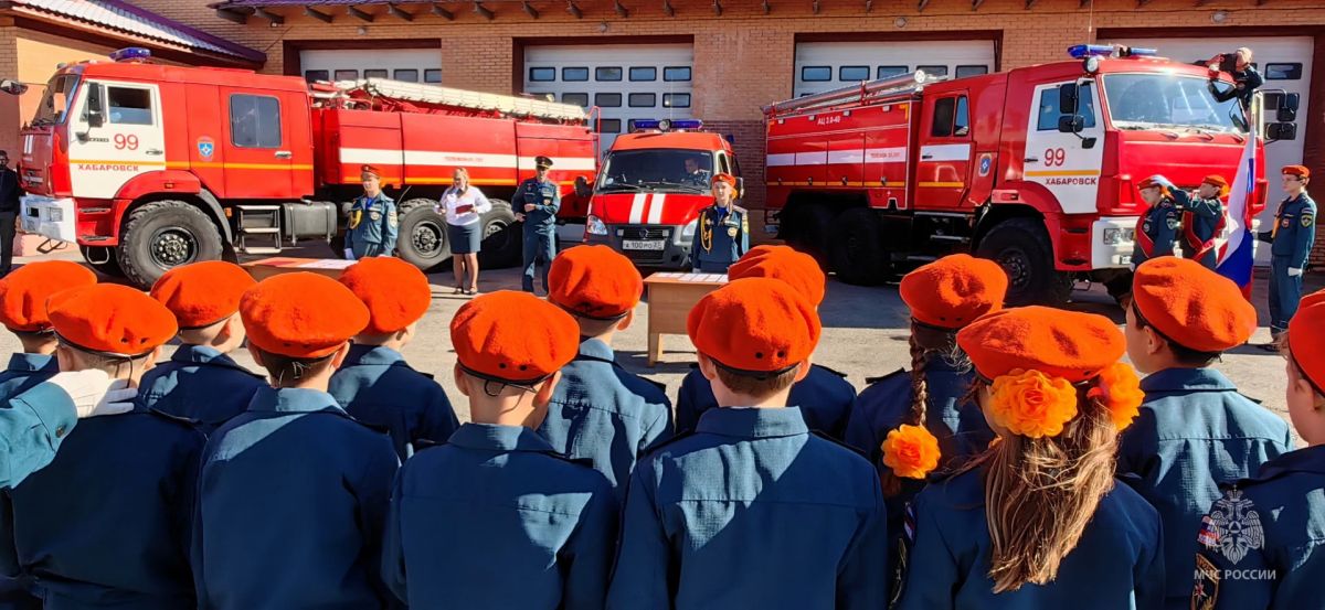 Больше 30 юных школьников поучили свои первые удостоверения кадета МЧС в Хабаровске Больше 30 юных школьников поучили свои первые удостоверения кадета МЧС в Хабаровске