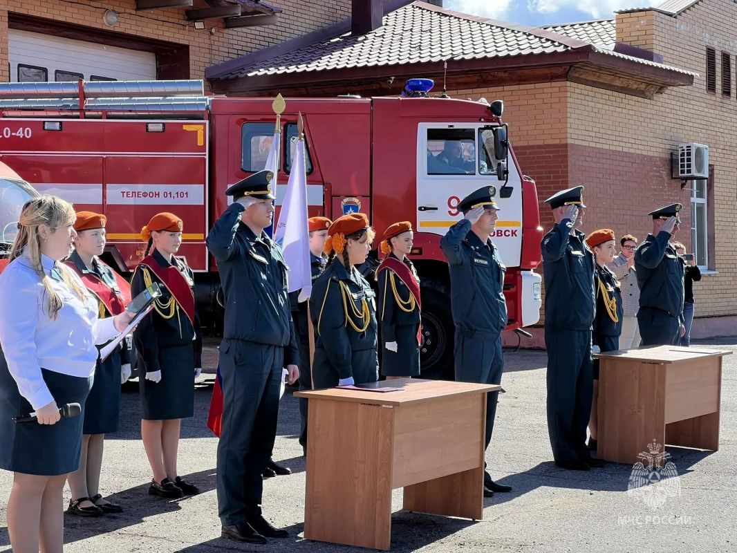 Больше 30 юных школьников поучили свои первые удостоверения кадета МЧС в Хабаровске Больше 30 юных школьников поучили свои первые удостоверения кадета МЧС в Хабаровске
