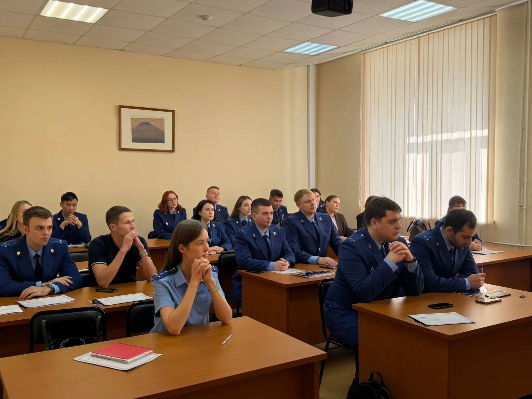 В Хабаровске завершилось профессиональное обучение прокурорских работников, осуществляющих надзор за процессуальной деятельностью органов дознания и предварительного следствия В Хабаровске завершилось профессиональное обучение прокурорских работников, осуществляющих надзор за процессуальной деятельностью органов дознания и предварительного следствия