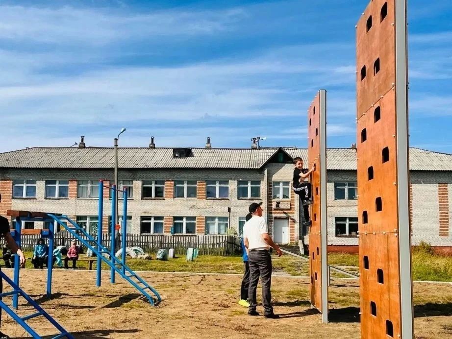 Современная спортивная площадка появилась в селе Елабуга Хабаровского района Современная спортивная площадка появилась в селе Елабуга Хабаровского района