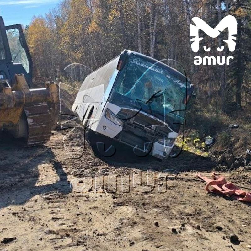 Водитель перевернувшегося автобуса с вахтовиками уснул за рулём