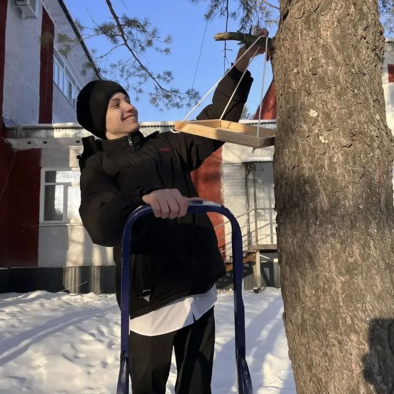 С Днем учителя!. Дорогие наши педагоги, наставники и руководители школьных лесничеств! Сегодня мы говорим особые слова благодарности людям, которые каждый день вкладывают не просто знания, а частичку себя С Днем учителя!. Дорогие наши педагоги, наставники и руководители школьных лесничеств! Сегодня мы говорим особые слова благодарности людям, которые каждый день вкладывают не просто знания, а частичку себя