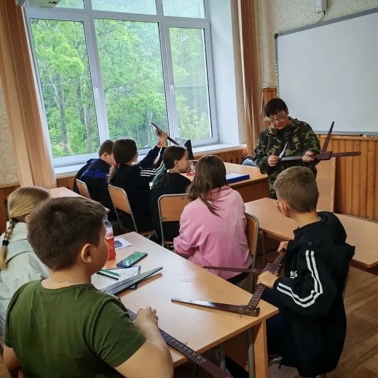 С Днем учителя!. Дорогие наши педагоги, наставники и руководители школьных лесничеств! Сегодня мы говорим особые слова благодарности людям, которые каждый день вкладывают не просто знания, а частичку себя С Днем учителя!. Дорогие наши педагоги, наставники и руководители школьных лесничеств! Сегодня мы говорим особые слова благодарности людям, которые каждый день вкладывают не просто знания, а частичку себя