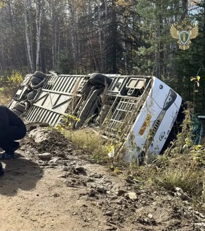 Автобус с вахтовиками перевернулся в Ульчском районе