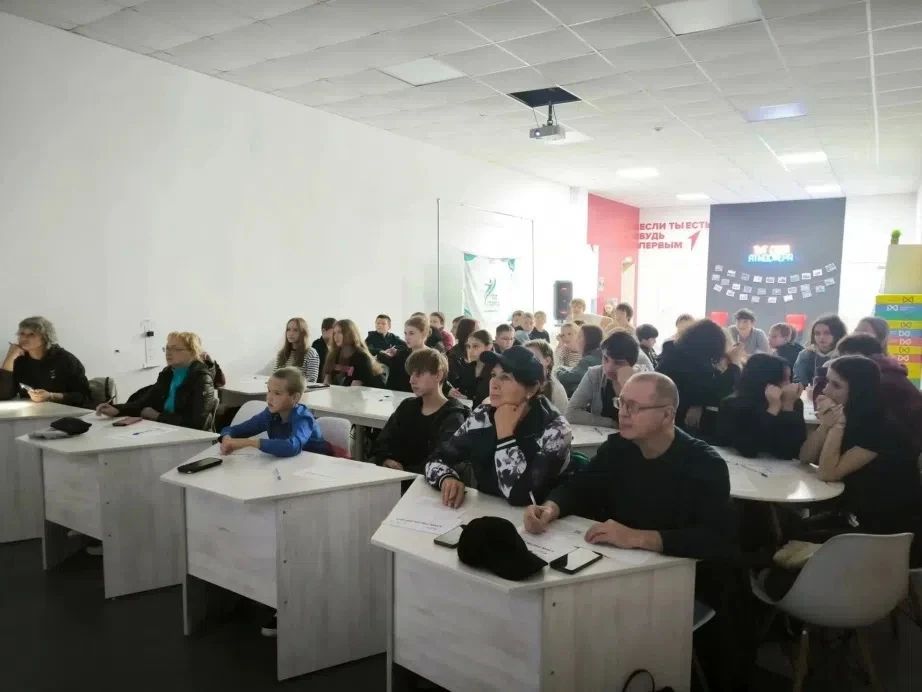 Почти 10 тысяч жителей края приняли участие во Всероссийском спортивном диктанте Почти 10 тысяч жителей края приняли участие во Всероссийском спортивном диктанте