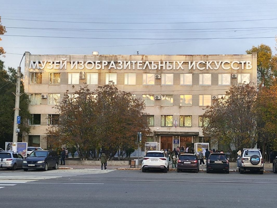 Александр Жорник: 2 октября посетил презентацию проекта «Вы не видели музей?!», благодаря которому изменилось пространство, прилегающее к Музею изобразительных искусств Комсомольска-на-Амуре
