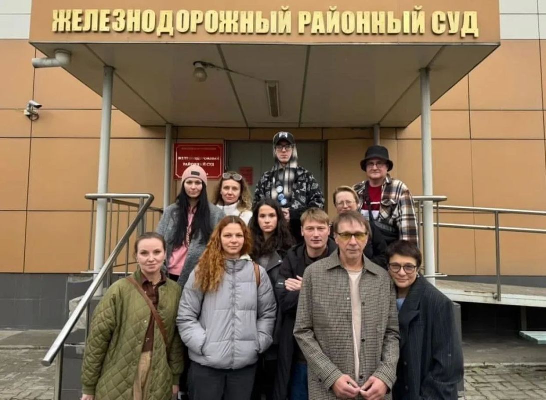 Хабаровский ТЮЗ подал иск на актера за пост в соцсетях