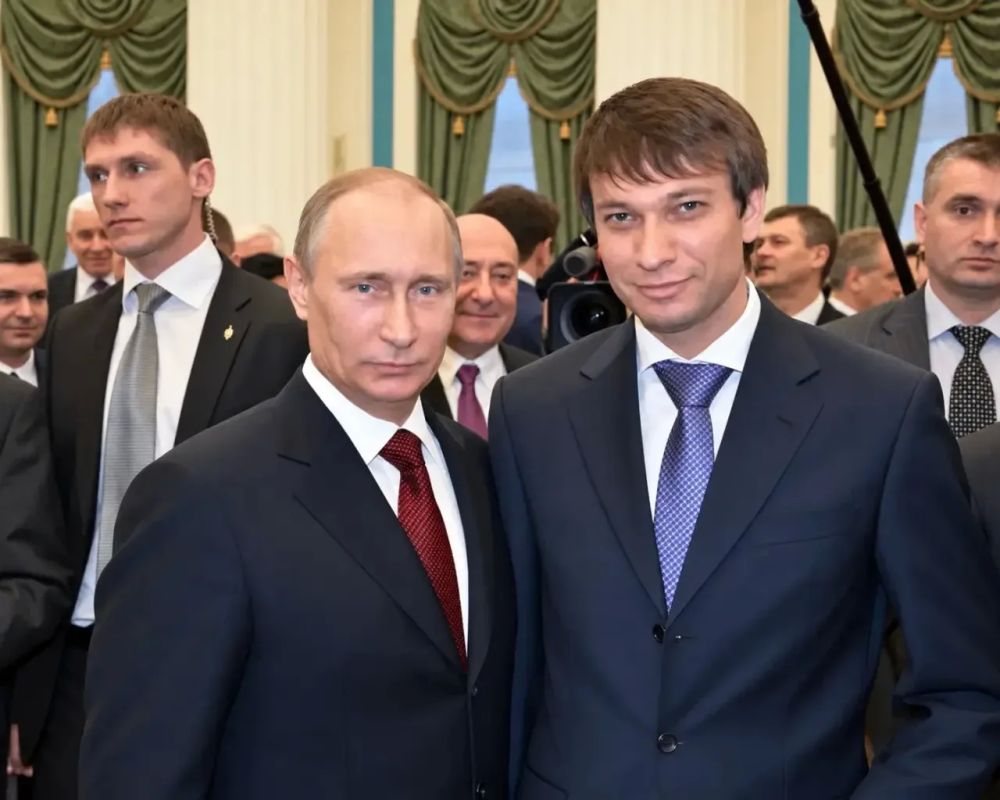 Министерство цифрового развития и связи Хабаровского края поздравляет Президента Российской Федерации Владимира Владимировича Путина с днём рождения!