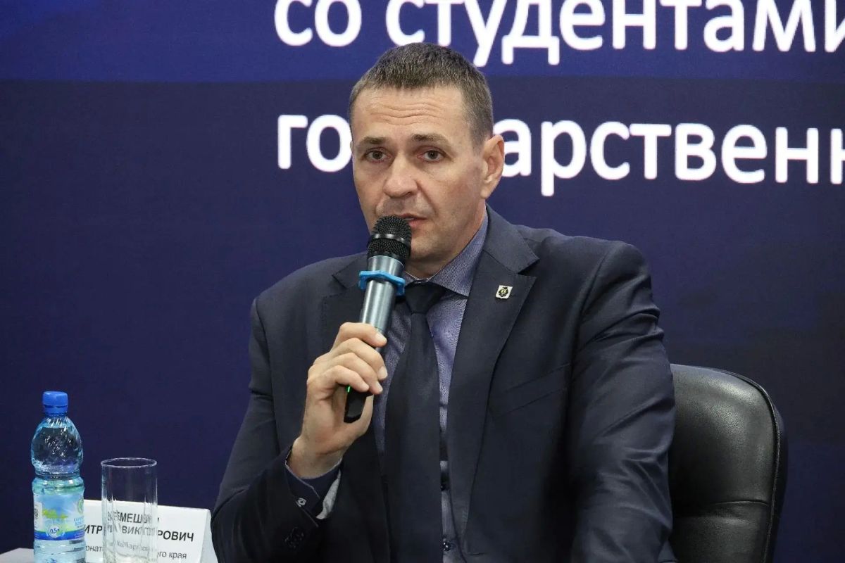 Дмитрий Демешин: С преподавателями и студентами АмГПГУ в Комсомольске-на-Амуре говорили о профессии, которую Роберт Рождественский когда-то назвал «профессией дальнего действия» — о педагогах