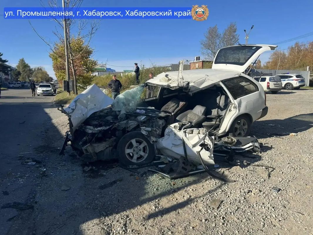 Пассажир легковушки погиб в ДТП с большегрузом в Хабаровске Пассажир легковушки погиб в ДТП с большегрузом в Хабаровске