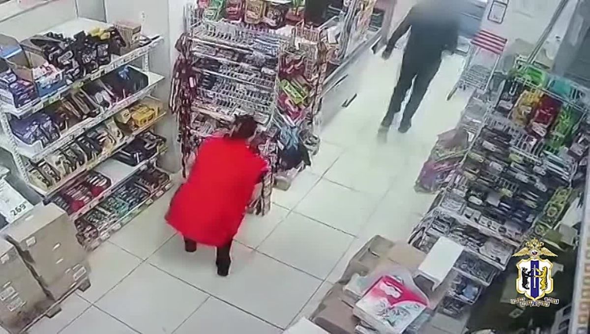 В Комсомольске-на-Амуре задержан подозреваемый в грабеже и серии краж алкоголя из супермаркета