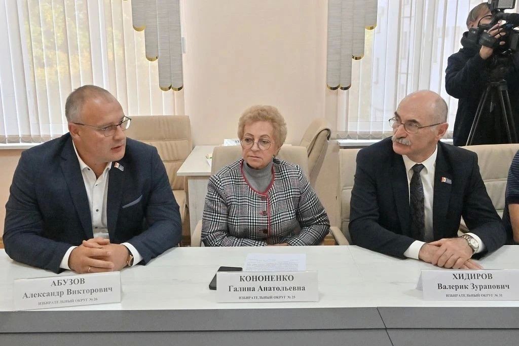 Депутат Госдумы Сергей Кравчук провел встречу с депутатами Хабаровской гордумы Депутат Госдумы Сергей Кравчук провел встречу с депутатами Хабаровской гордумы