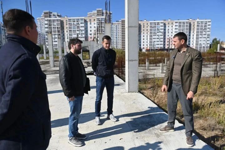 «Людям нужны школы»: губернатор раскритиковал Минстрой за долгострои