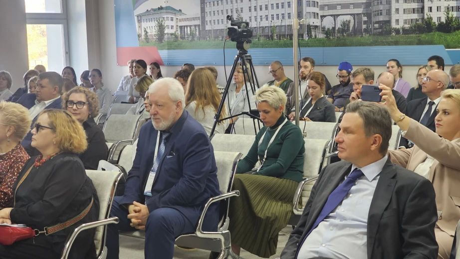 Впервые на Дальнем Востоке: Хабаровск принял масштабный Форум онкологов СФО и ДФО Впервые на Дальнем Востоке: Хабаровск принял масштабный Форум онкологов СФО и ДФО