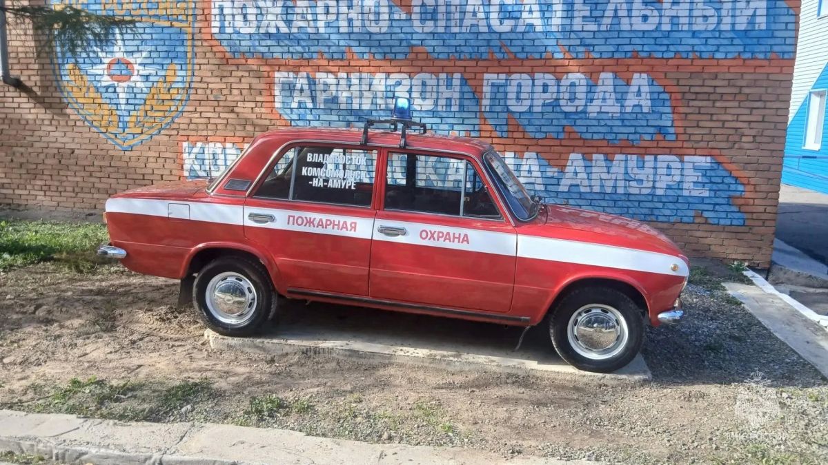 Новый экспонат пополнил уличную экспозицию пожарной техники комсомольских пожарных МЧС России Новый экспонат пополнил уличную экспозицию пожарной техники комсомольских пожарных МЧС России
