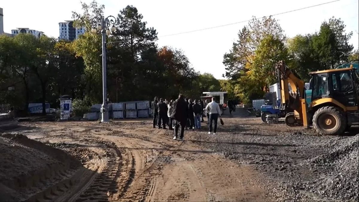 Дмитрий Демешин: Первый этап благоустройства Амурского и Уссурийского бульваров завершат к 30 октября Дмитрий Демешин: Первый этап благоустройства Амурского и Уссурийского бульваров завершат к 30 октября