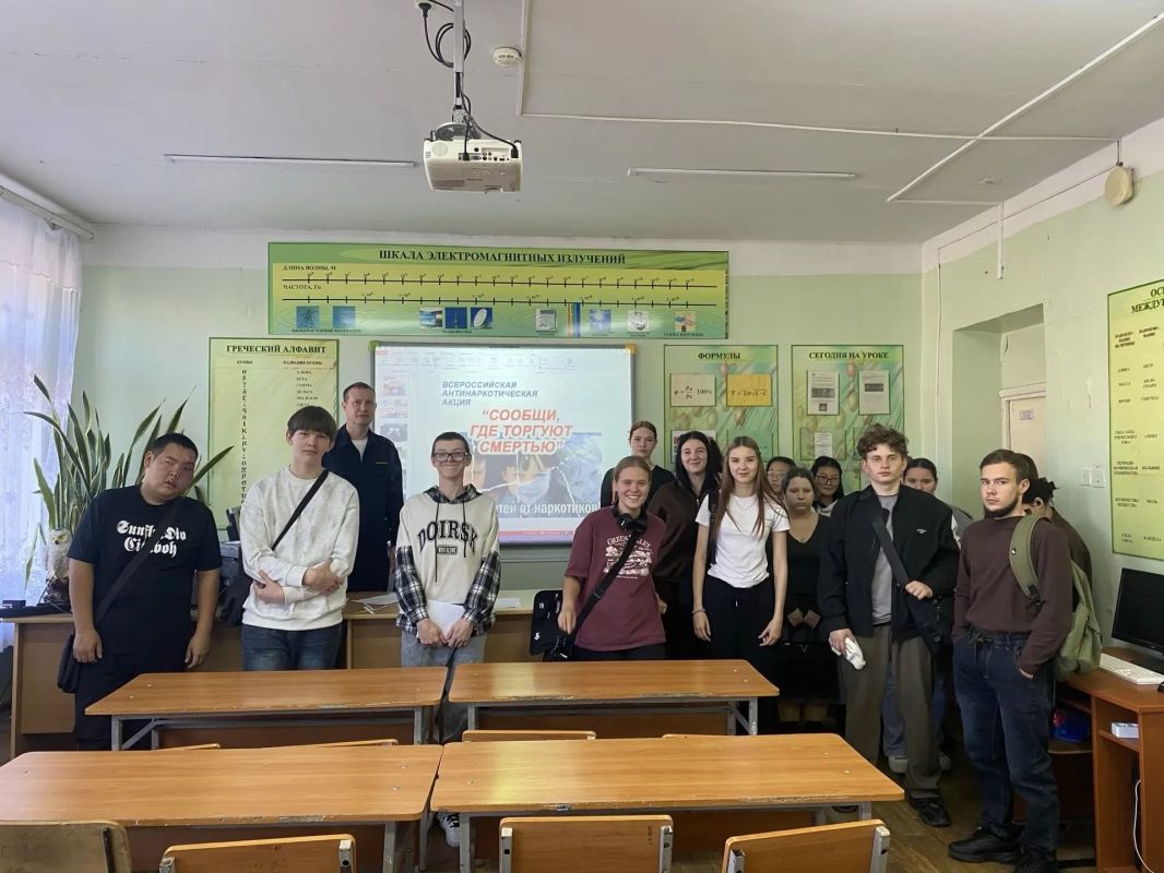Полицейский Солнечного округа провел профилактическое мероприятие со студентами техникума Полицейский Солнечного округа провел профилактическое мероприятие со студентами техникума