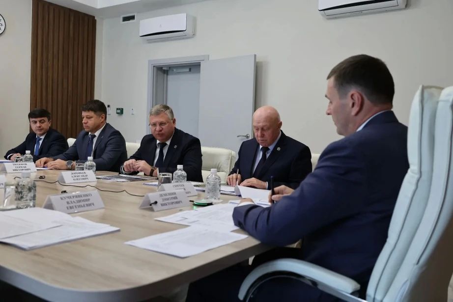 Губернатор Демешин провел личный прием граждан в приемной Президента РФ Губернатор Демешин провел личный прием граждан в приемной Президента РФ