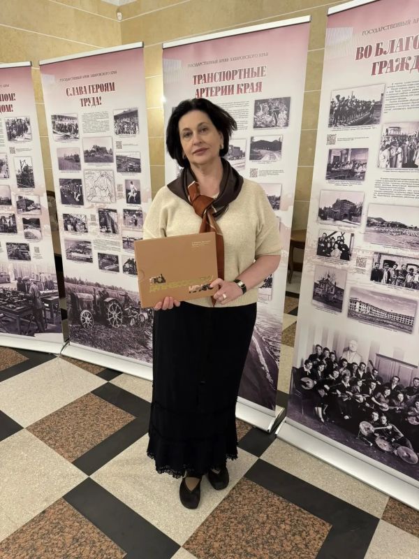 К 100-летию образования Дальневосточного края состоялась презентация фотоальбома "По Дальневосточному краю", организованная Государственным архивом Хабаровского края К 100-летию образования Дальневосточного края состоялась презентация фотоальбома "По Дальневосточному краю", организованная Государственным архивом Хабаровского края