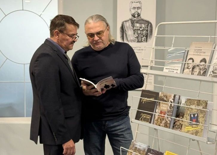 В Хабаровске стартовал первый международный литературный семинар «Фронтовая литература о СВОих» В Хабаровске стартовал первый международный литературный семинар «Фронтовая литература о СВОих»