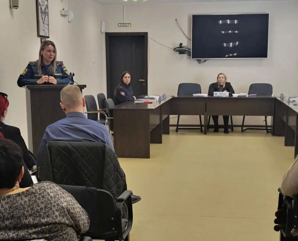 О требованиях пожарной безопасности в школах напомнили сотрудники Госпожнадзора МЧС России О требованиях пожарной безопасности в школах напомнили сотрудники Госпожнадзора МЧС России